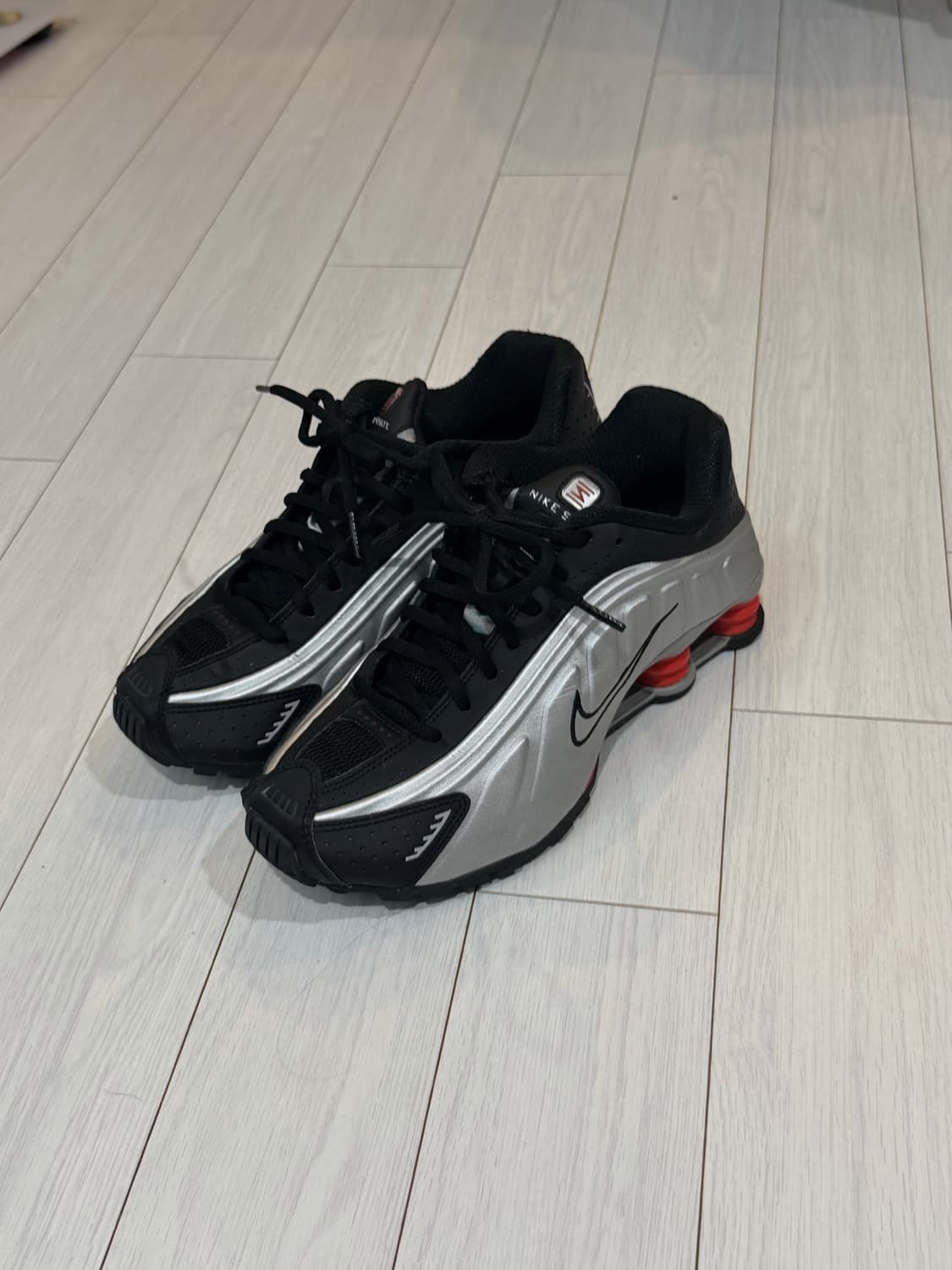 [나이키/240] 샥스 R4 메탈릭 실버:블랙:피칸테레드 상품이미지1