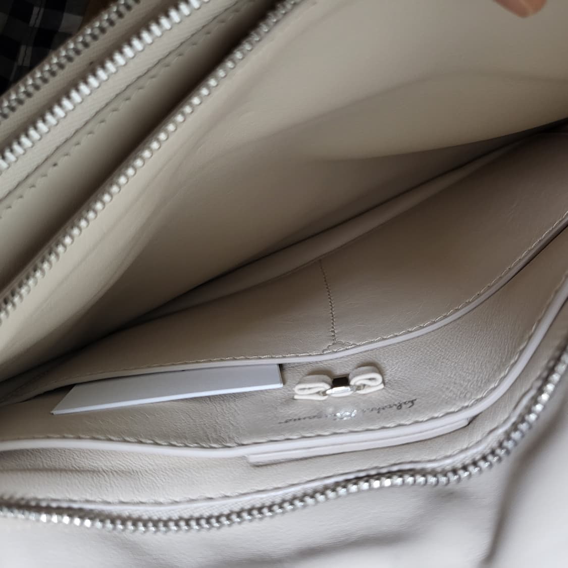 (새상품) 페라가모 비바 보우백 아이보리 상품이미지7