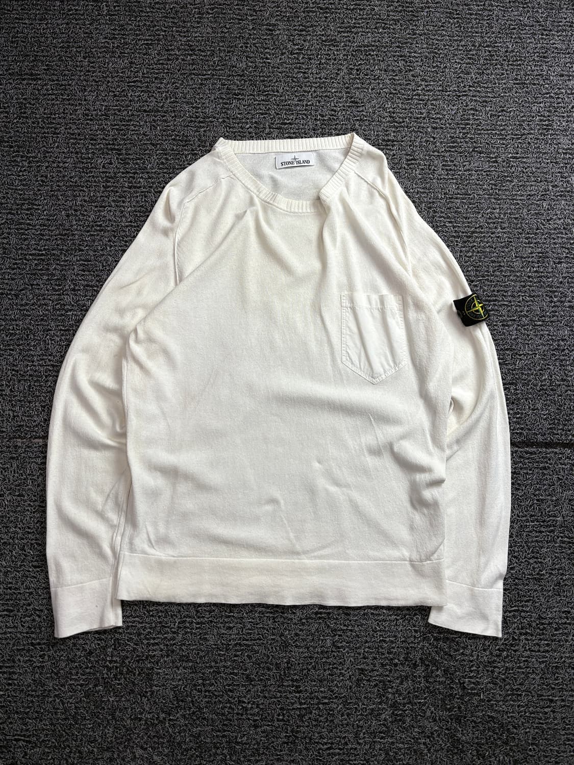 스톤아일랜드 사이드 와펜 미니멀 라운드넥 니트 2317 상품이미지2