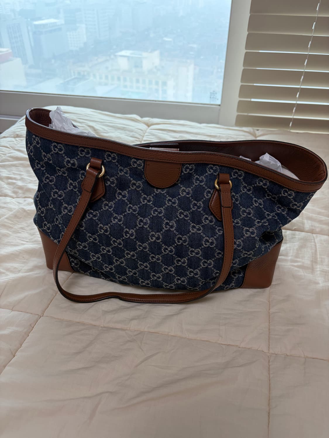 구찌 GG 데님 쇼퍼백 상품이미지4