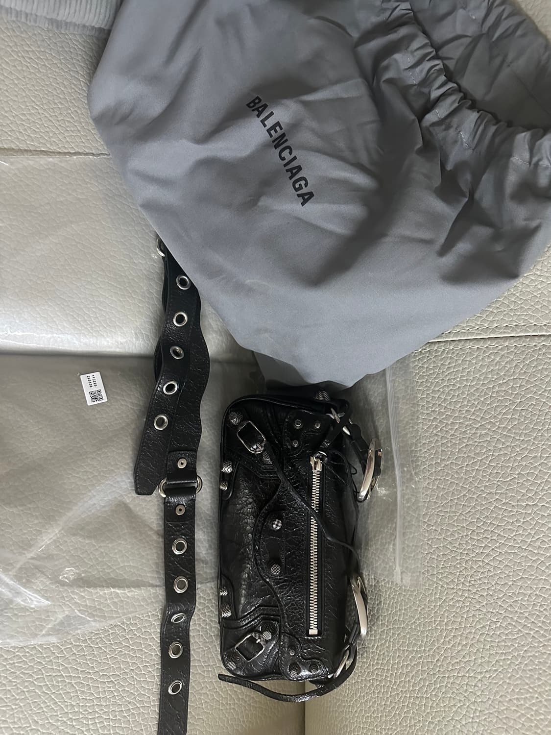 발렌시아가 르카골 슬링백xsblack 상품이미지3