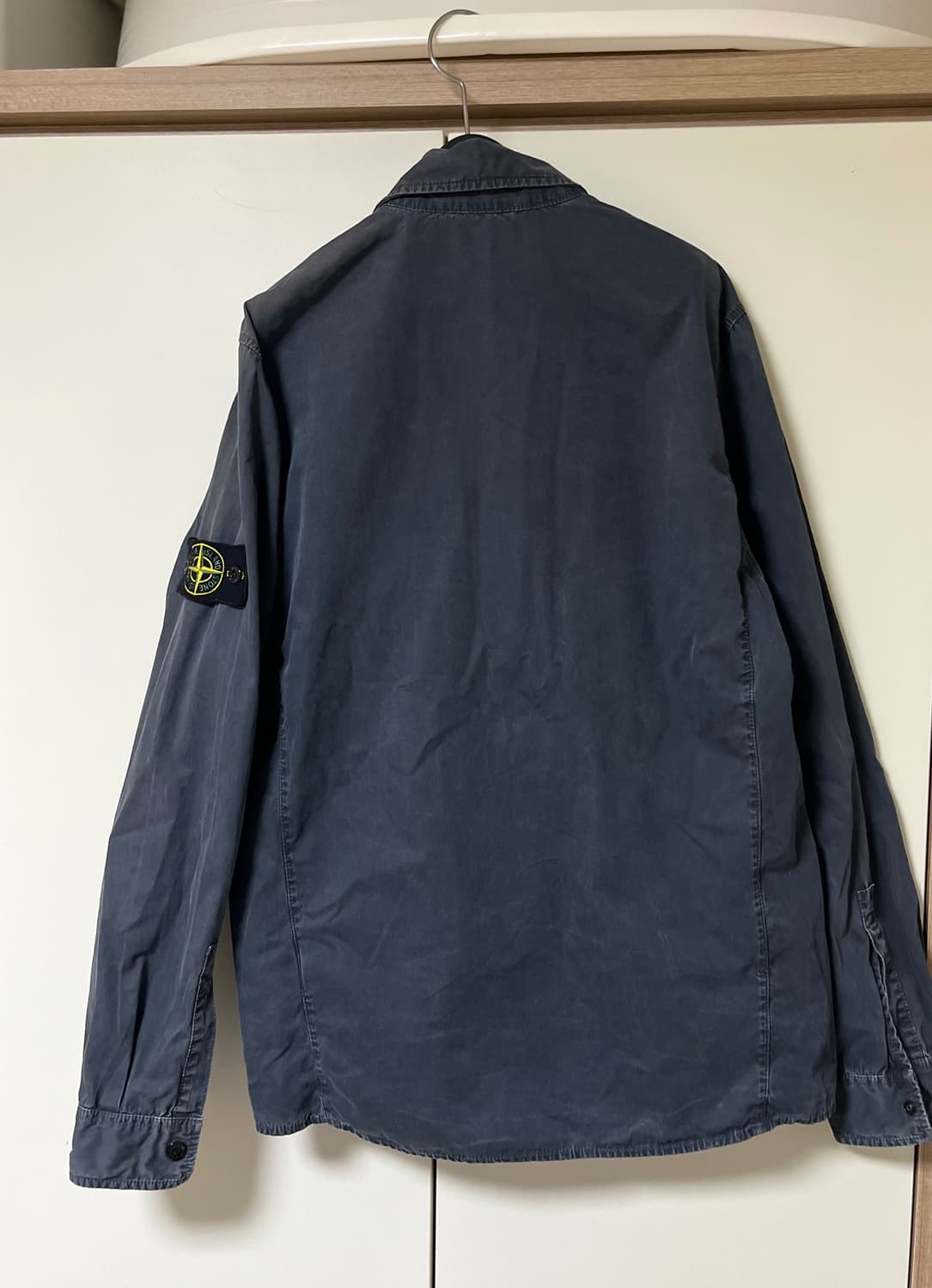 스톤아일랜드 올드이펙트 네이비 오버셔츠 상품이미지2