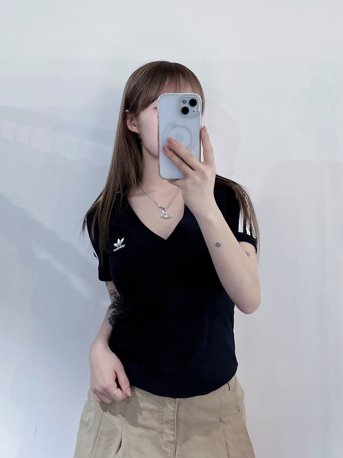 아디다스 브이넥 딱붙 반팔 상품이미지1