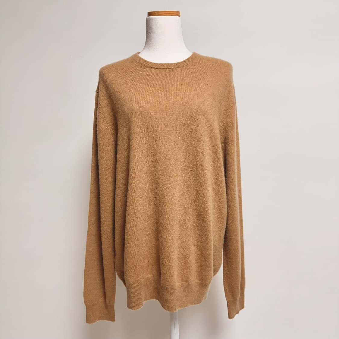 [캐시미어 100%] 유니클로 카멜 브라운 라운드 니트 XL 상품이미지1