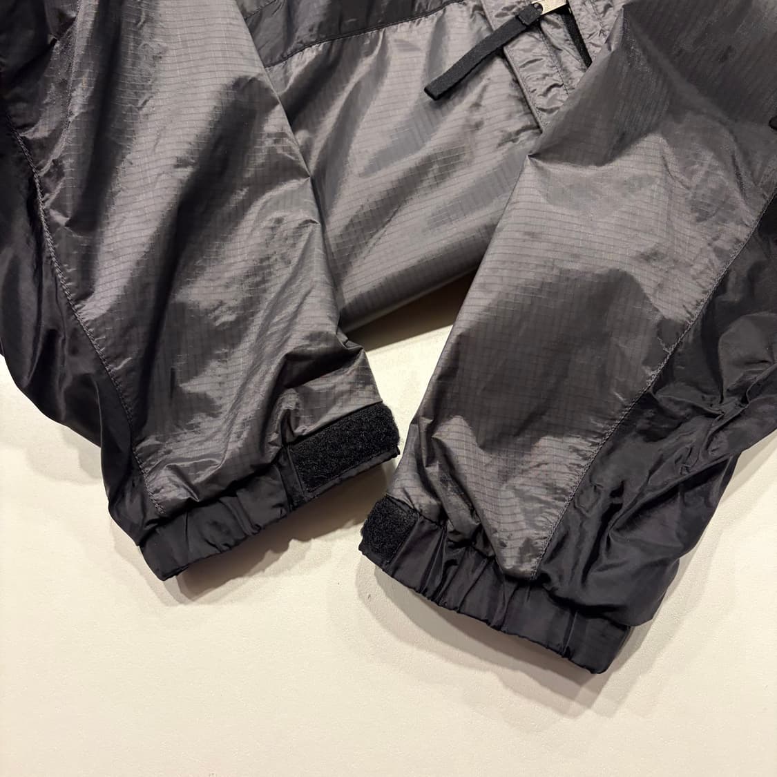 [M] 마운틴하드웨어 콘듀잇SL 바람막이 후드 자켓 블랙 B824 상품이미지10