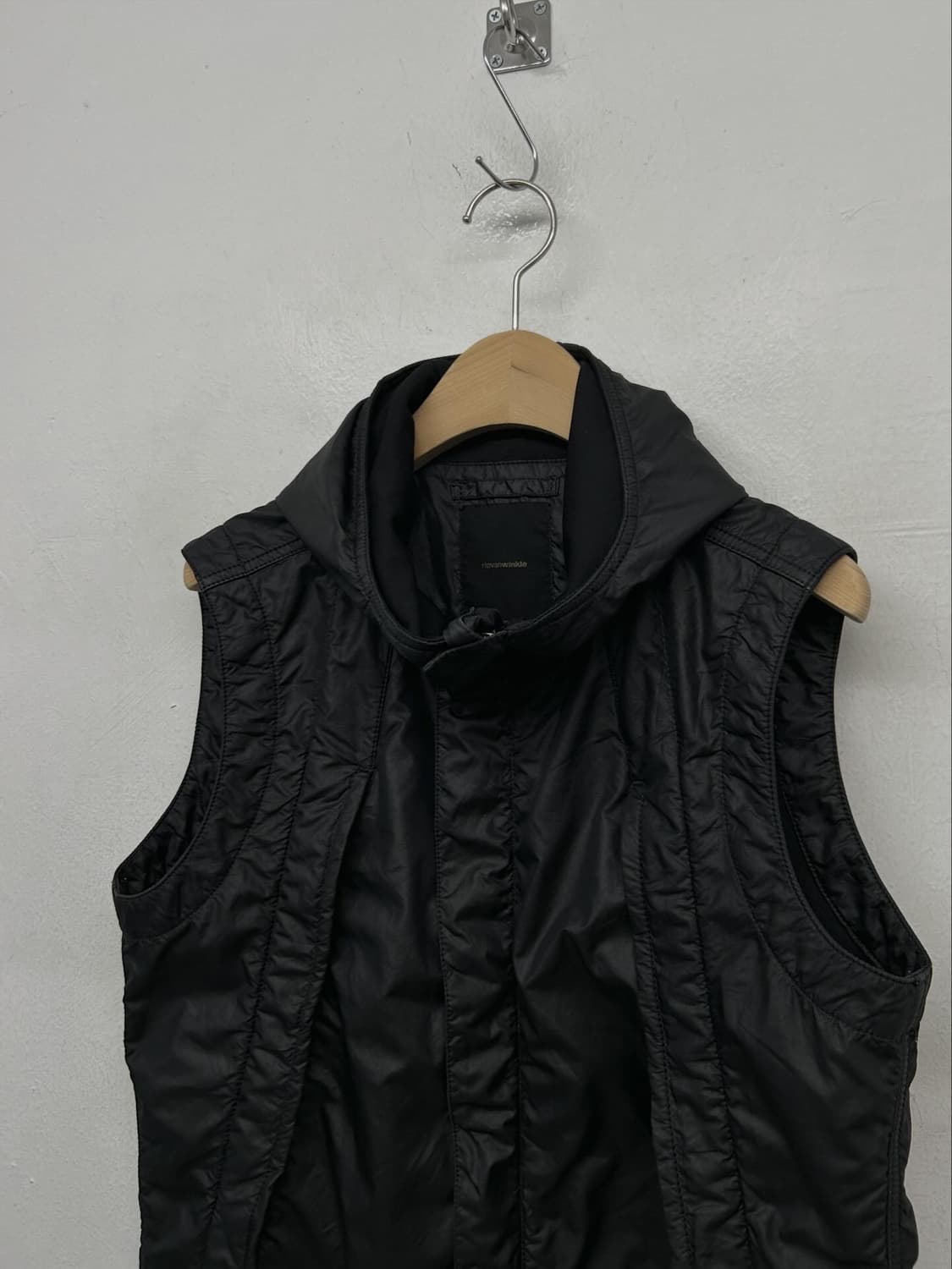 Ripvanwinkle 립반윙클 후드 베스트 상품이미지2