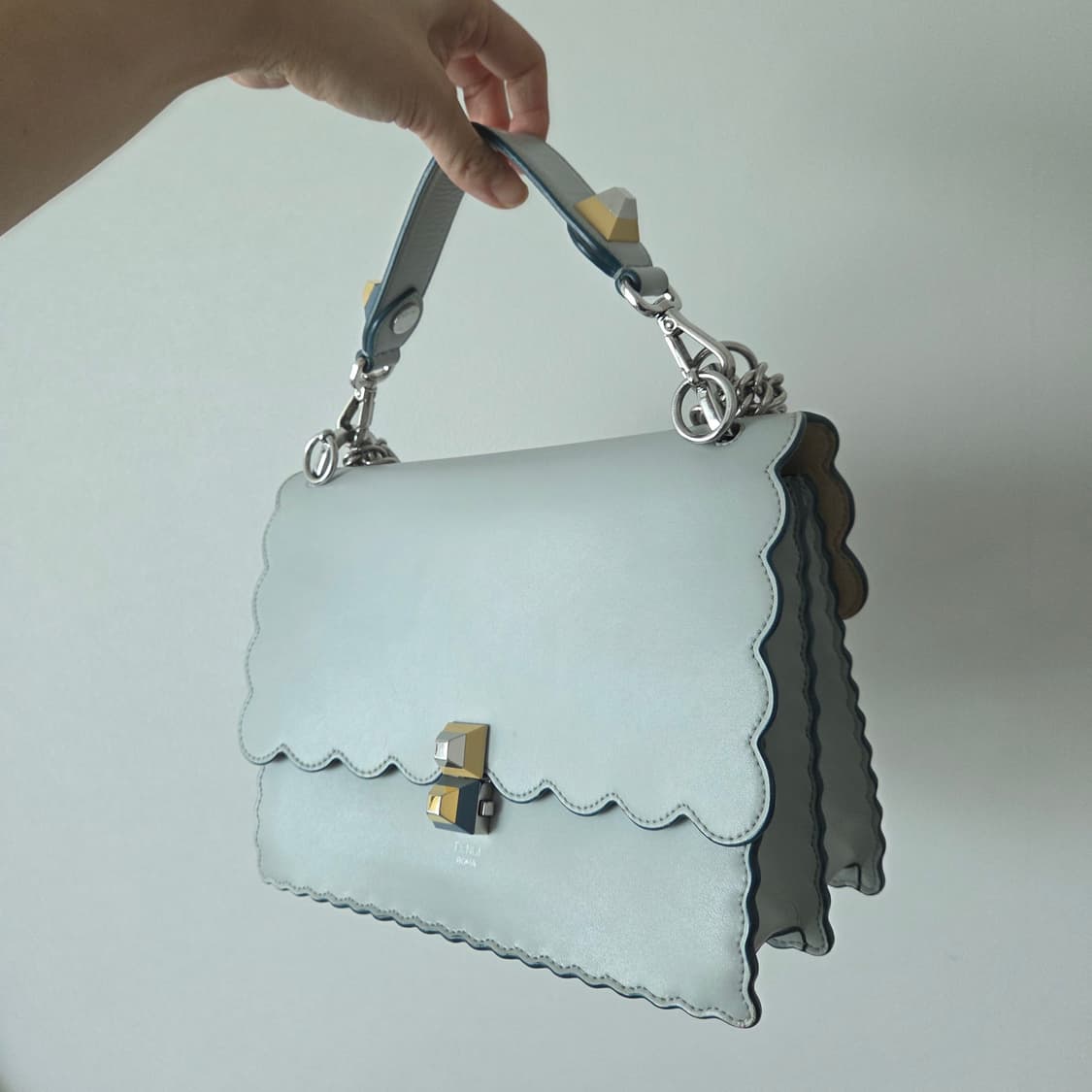 FENDI 펜디 정품 칸아이 캔아이 은장 체인 미듐 숄더백 크로스 토트백 상품이미지3