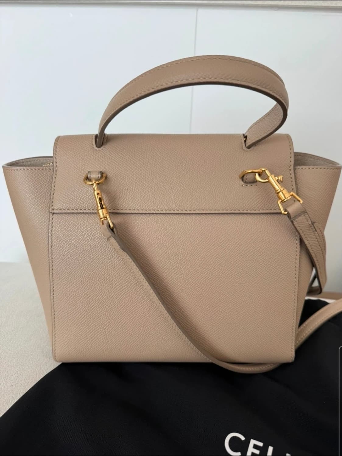 셀린느 벨트백 나노 라이트토프 상품이미지3