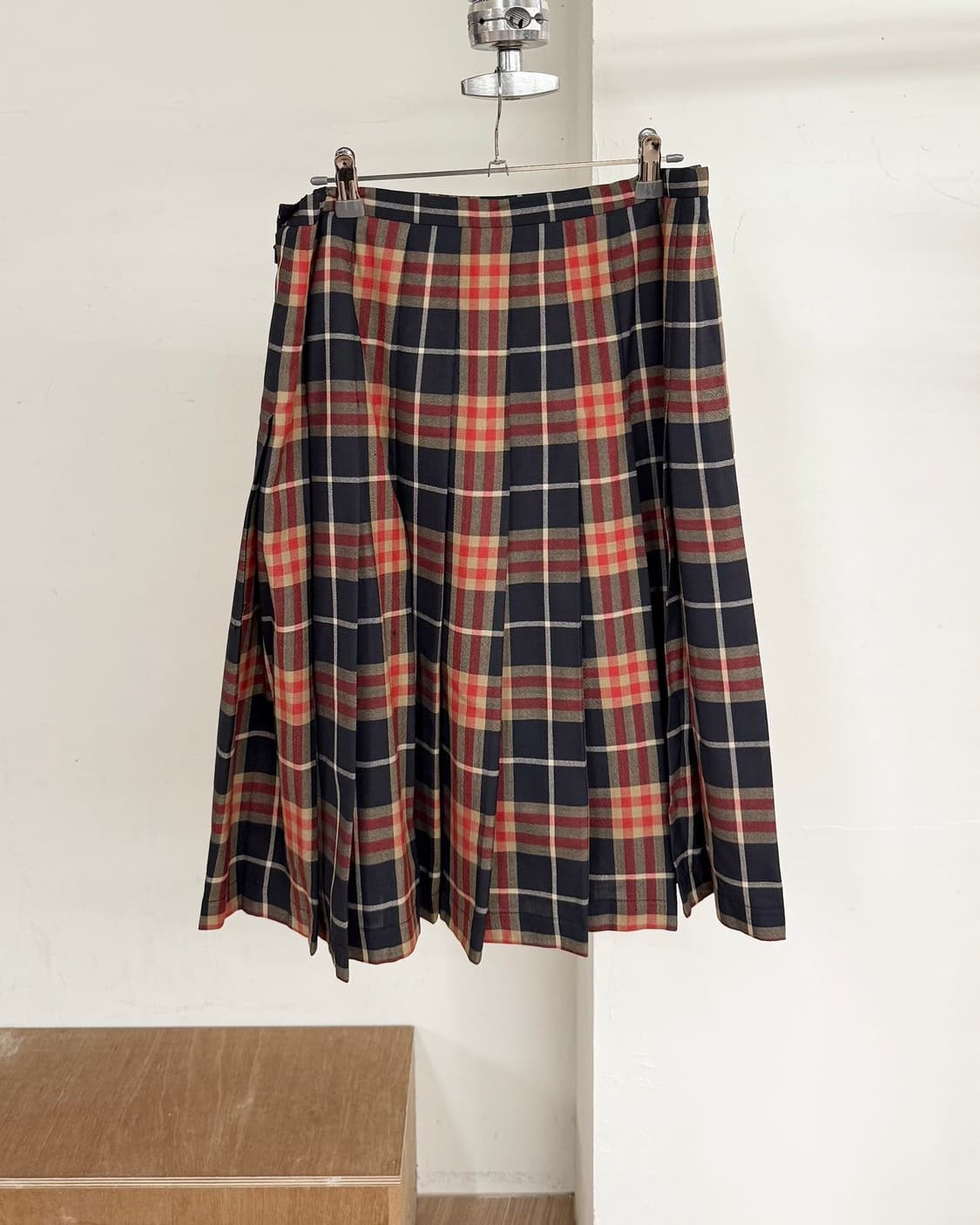 버버리 레드 노바체크 핀턱 미디스커트  상품이미지4