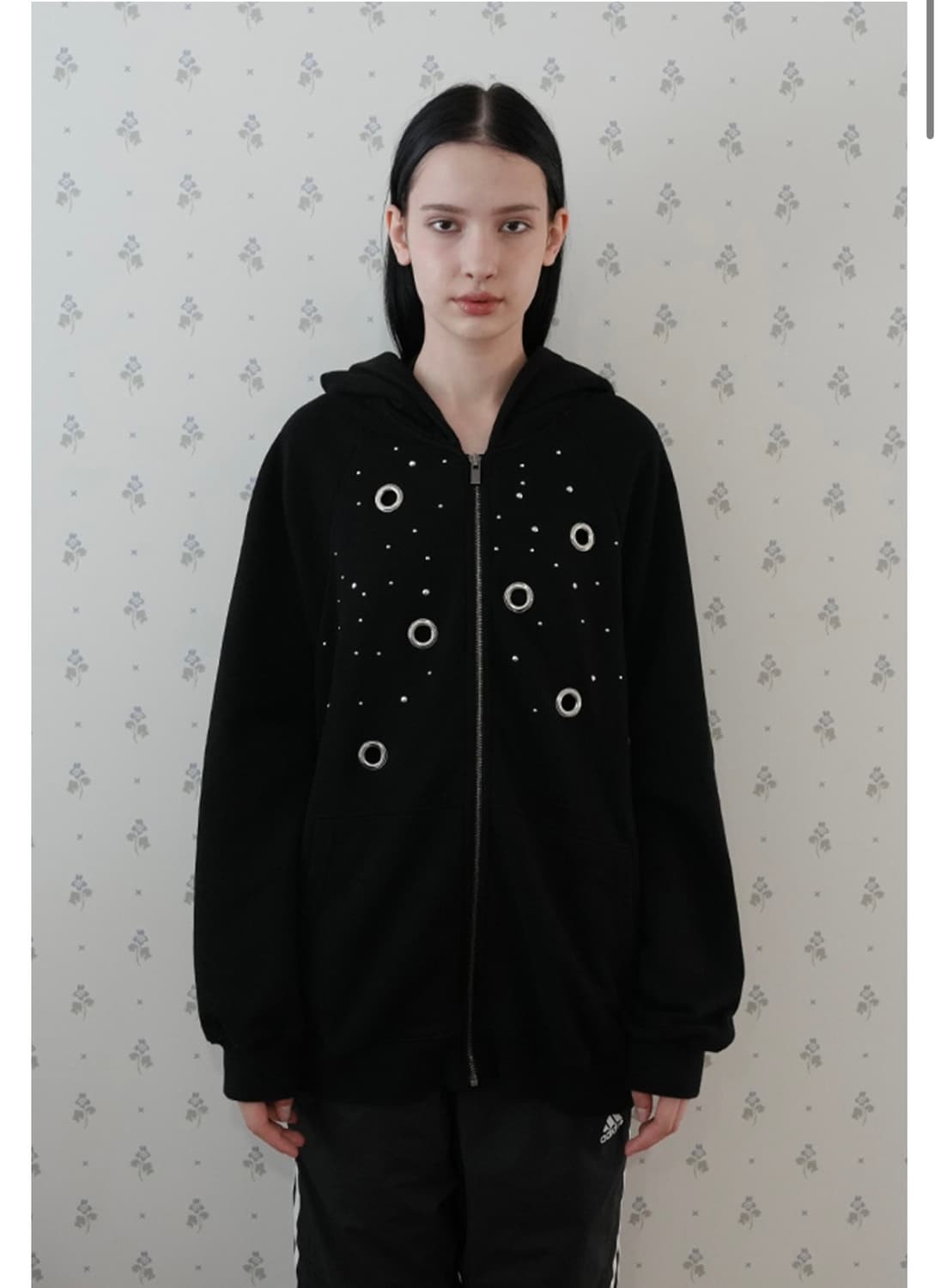 Stud Circle-ring Hoodie 블랙 상품이미지3