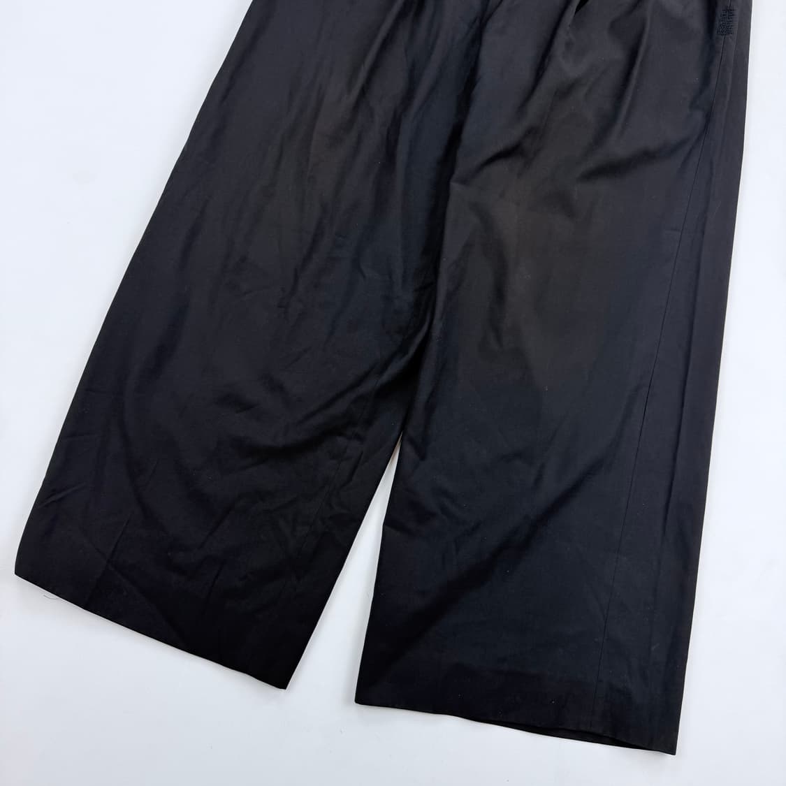 아더에러 후면 디테일 와이드 슬랙스 상품이미지3