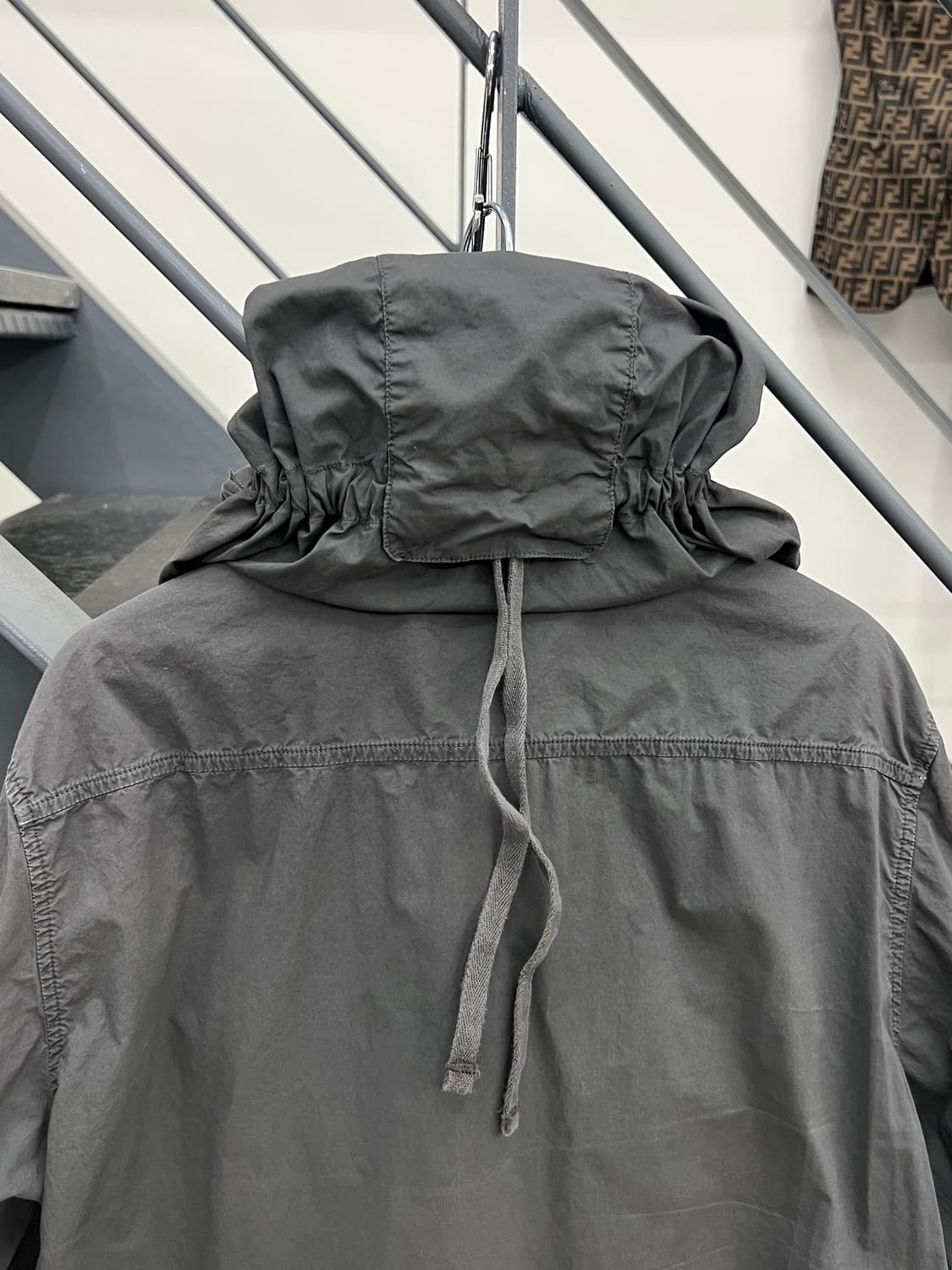 스톤아일랜드 와펜 차콜 후드 셔츠 자켓 상품이미지6