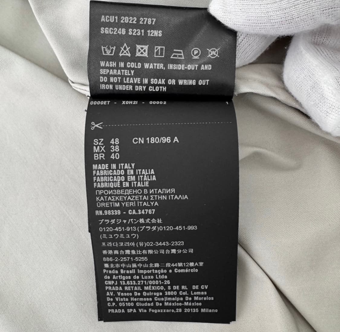 [48] 프라다 남성 삼각로고 블렌드 코튼 백로고 블루종 자켓 베이지 상품이미지9