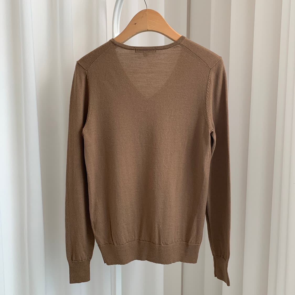 일본 유니클로 울 100  브이넥 니트 상품이미지3