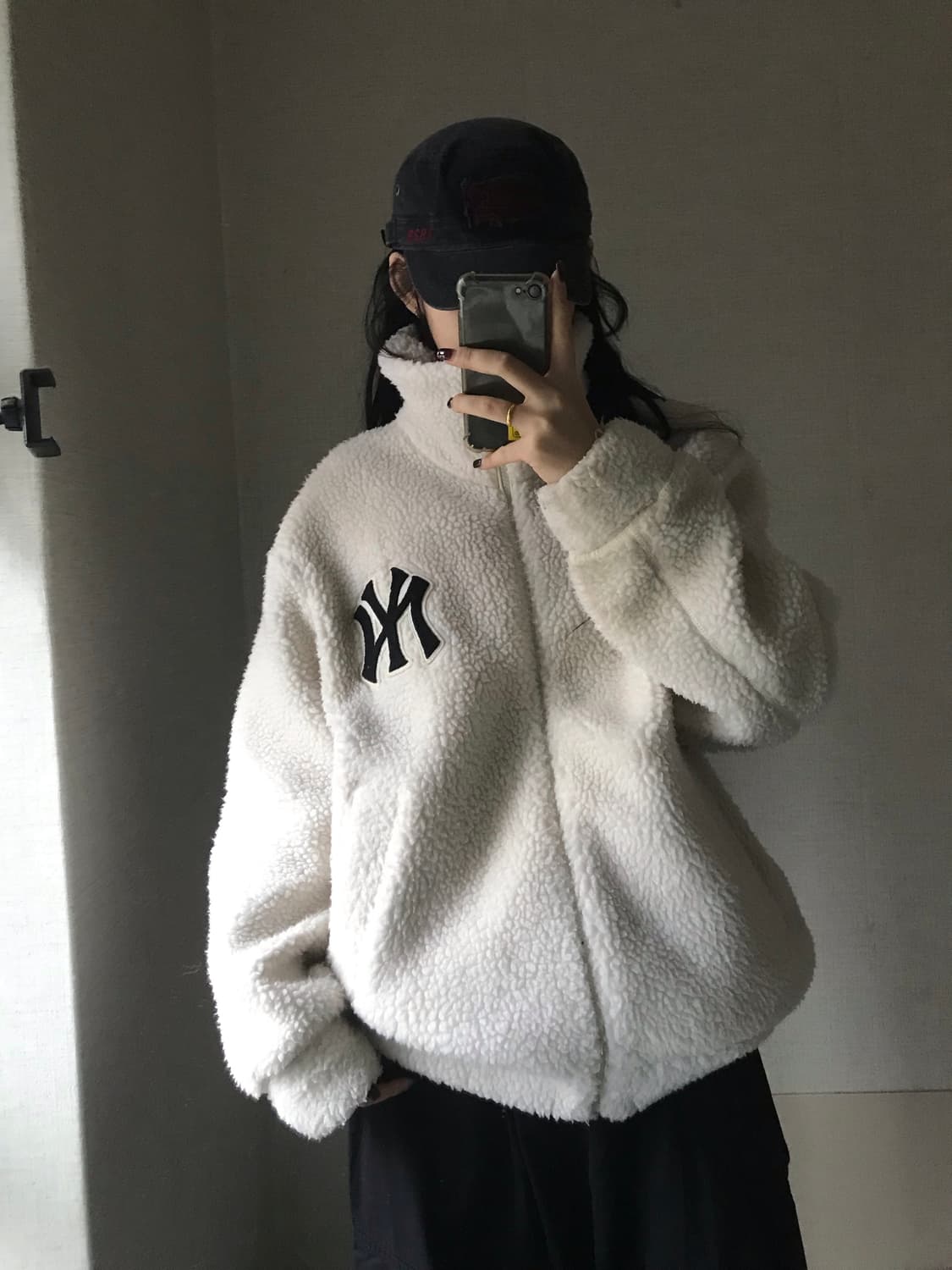 MLB 아이보리 오버핏 후리스 상품이미지1