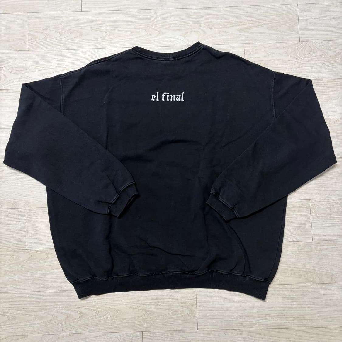 블랙아웃 피어스 스웻셔츠 맨투맨 상품이미지2