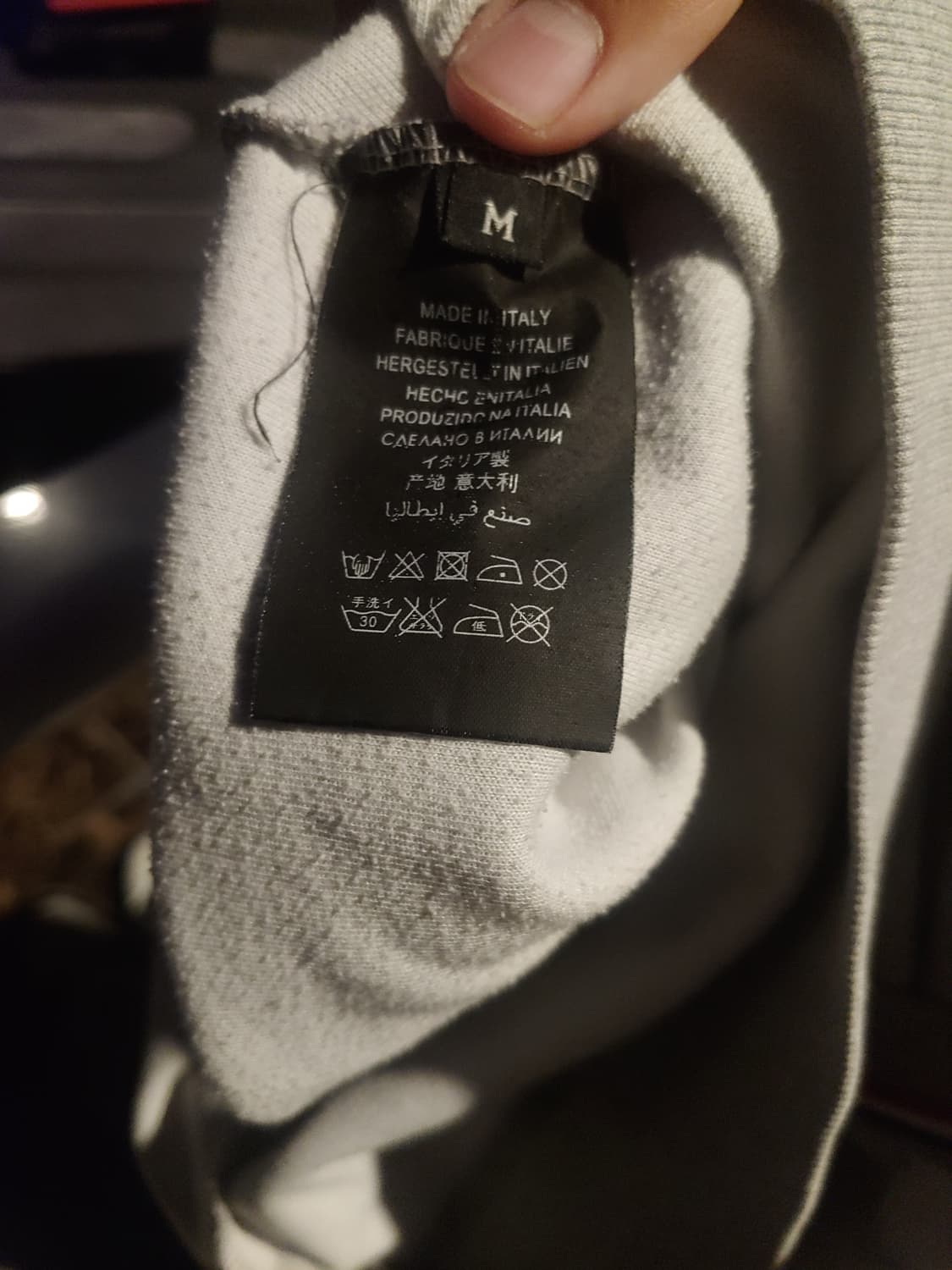 톰브라운 사선 완장 맨투맨 팝니다 상품이미지5