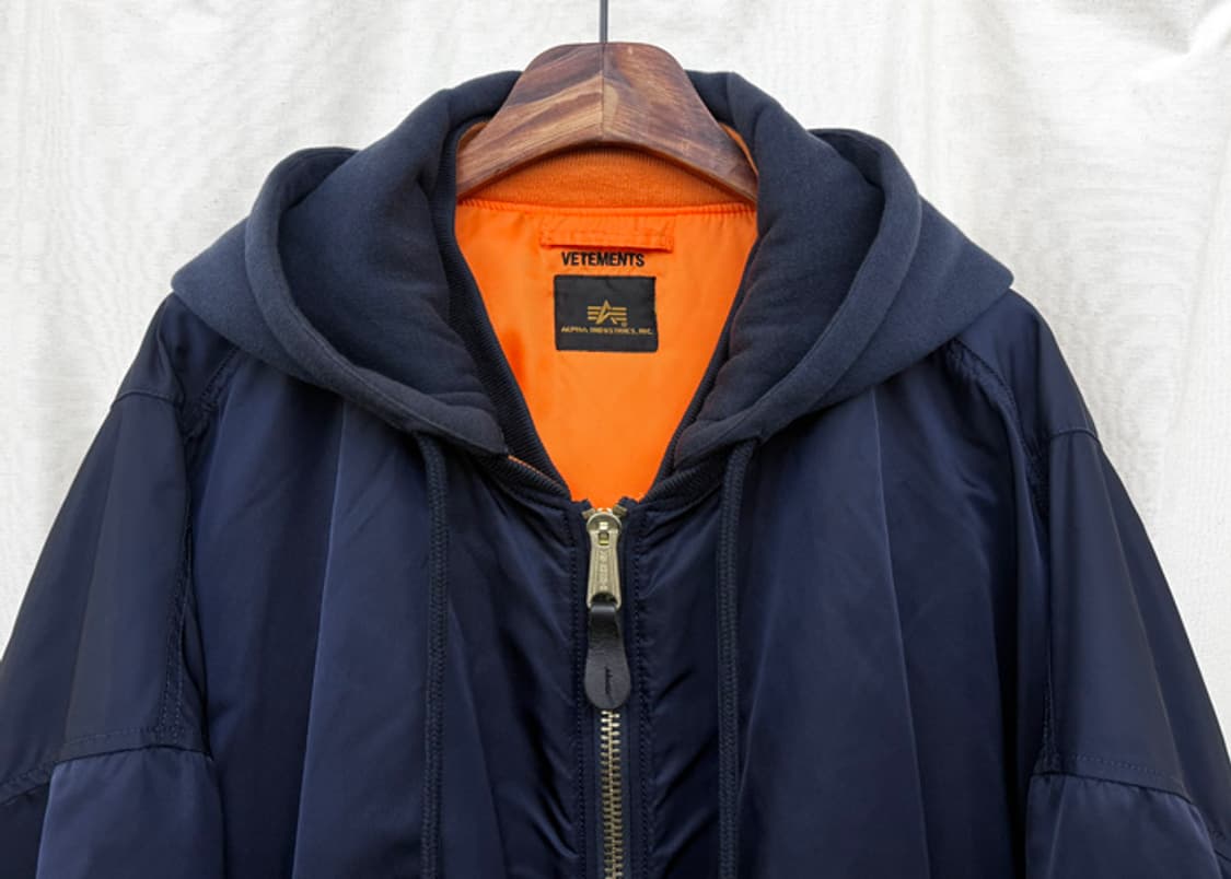 베트멍 알파인더스트리 리버서블 봄버 상품이미지2