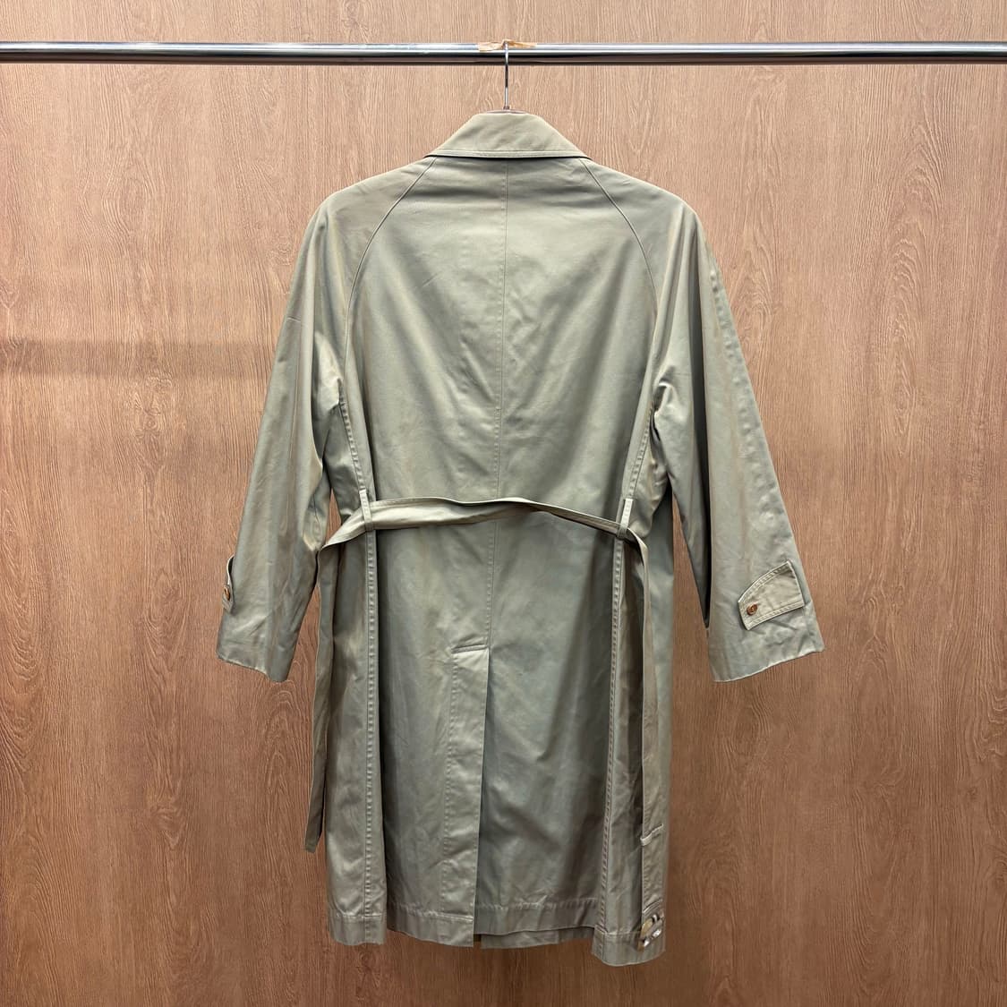 크리스찬 디올 싱글 트렌치 코트 백 벨트 스트랩 디테일 카키 베이지 상품이미지3