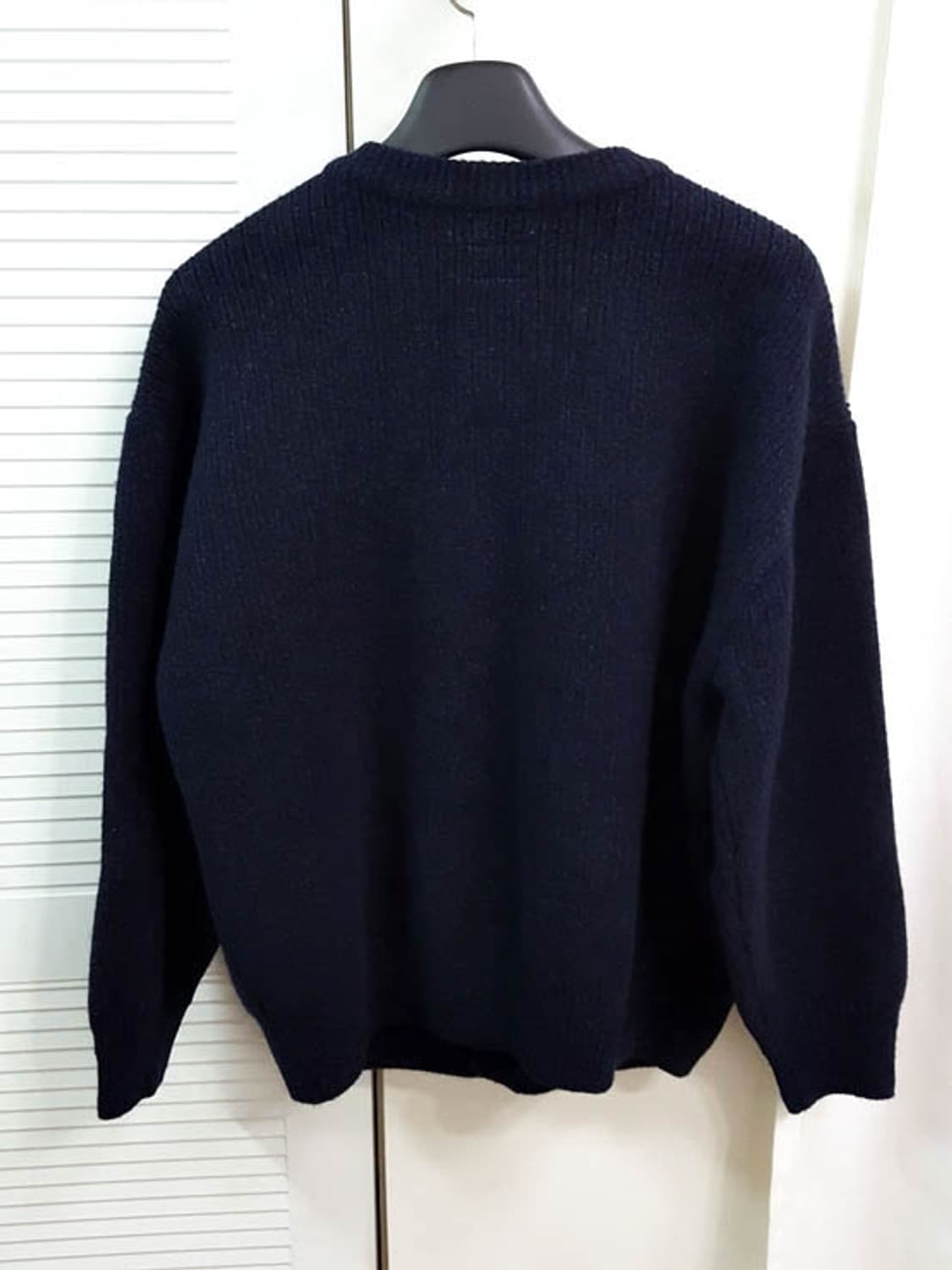 러프사이드 크루넥 니트 가디건 네이비 2
​ 상품이미지4