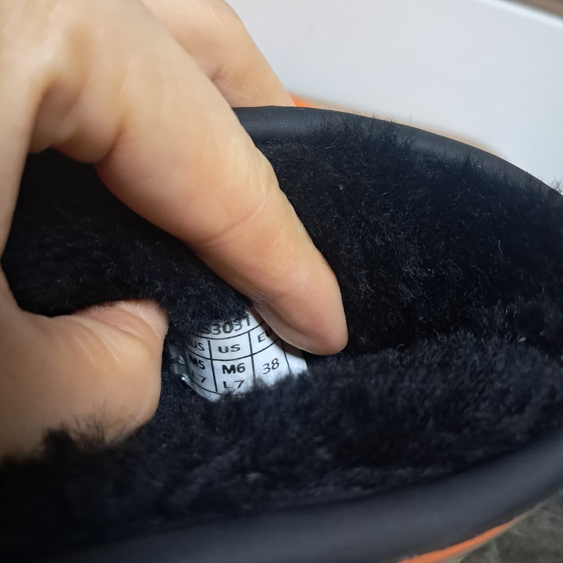 UGG 어그 클리어 부츠 블랙 US7 (230~발볼 좁은240) 상품이미지7