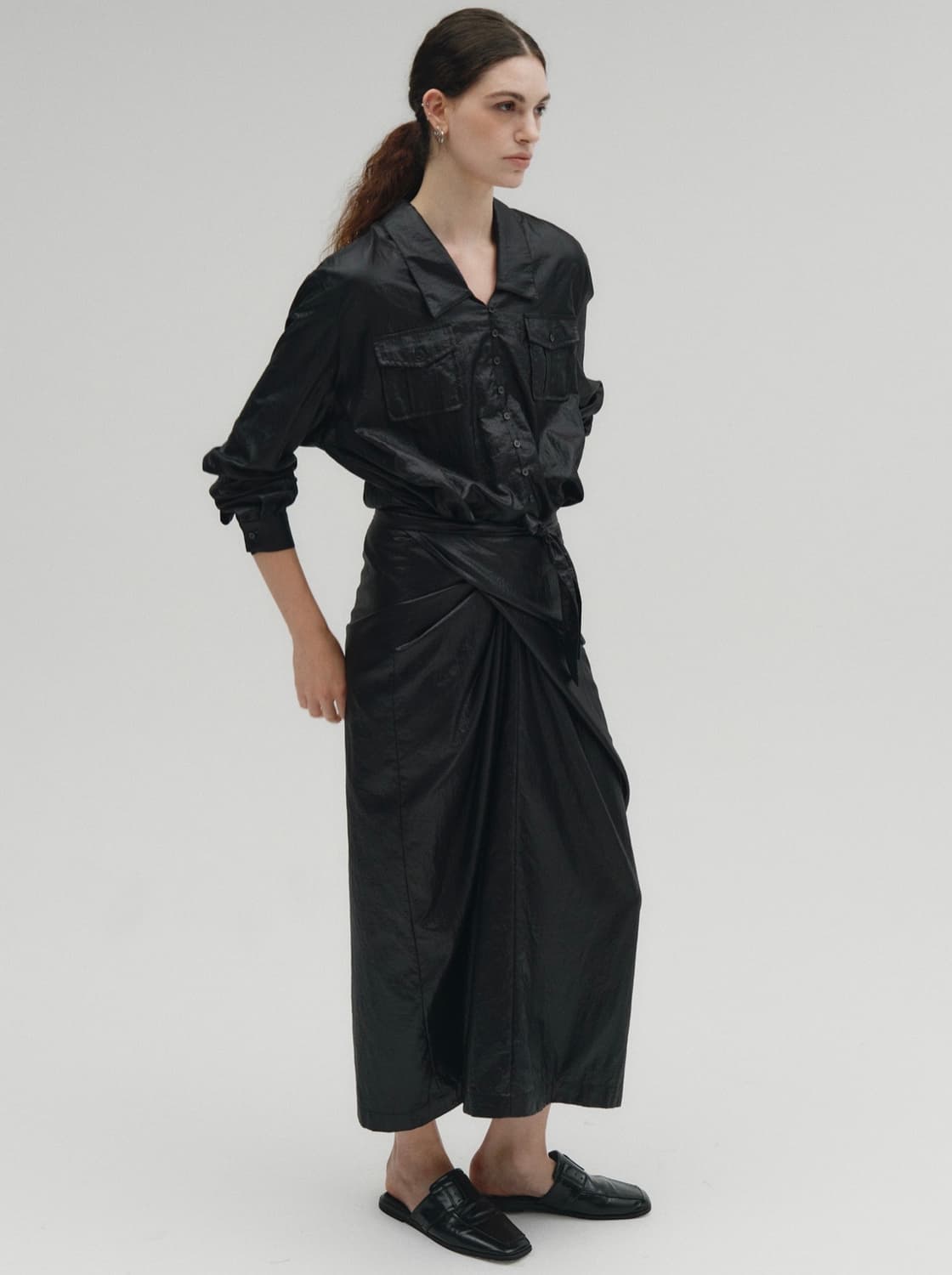 솔티페블 GLOSSY WRAP SKIRT [BLACK] 상품이미지1