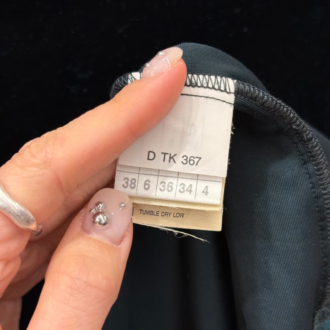 막스앤코 반팔 티셔츠 라운드넥 벨벳 디테일 슬림핏 딥그린 상품이미지8