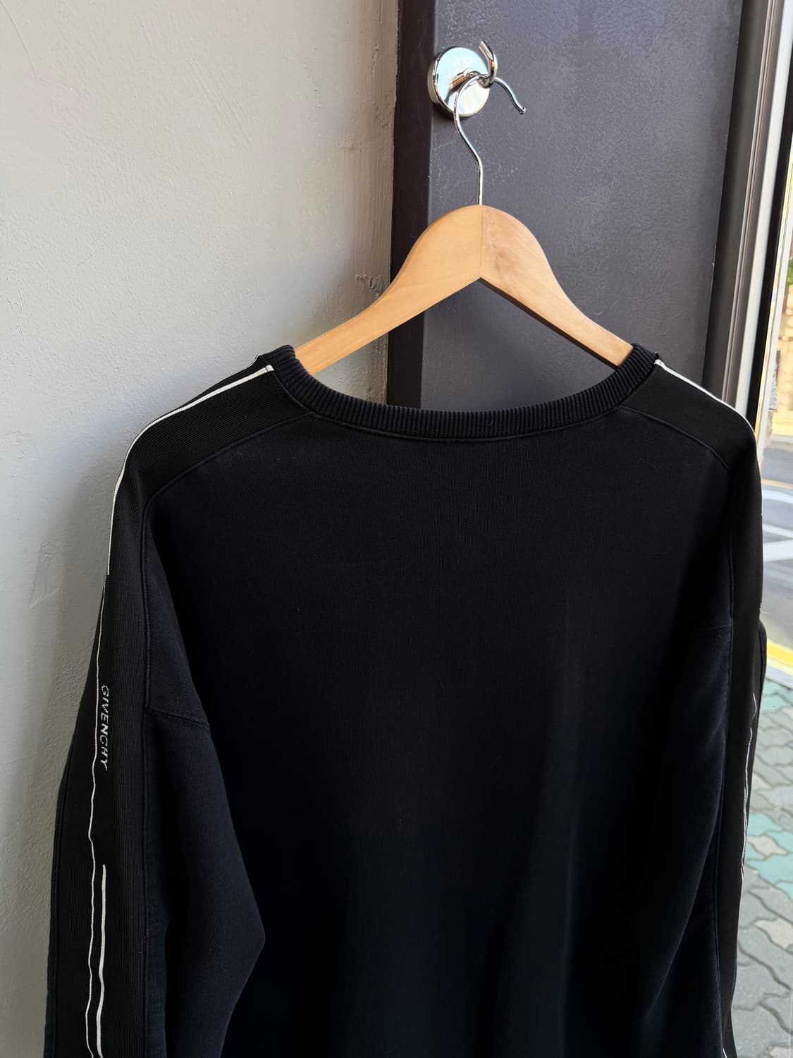 L/ 지방시 사이드로고 라인 맨투맨 상품이미지7