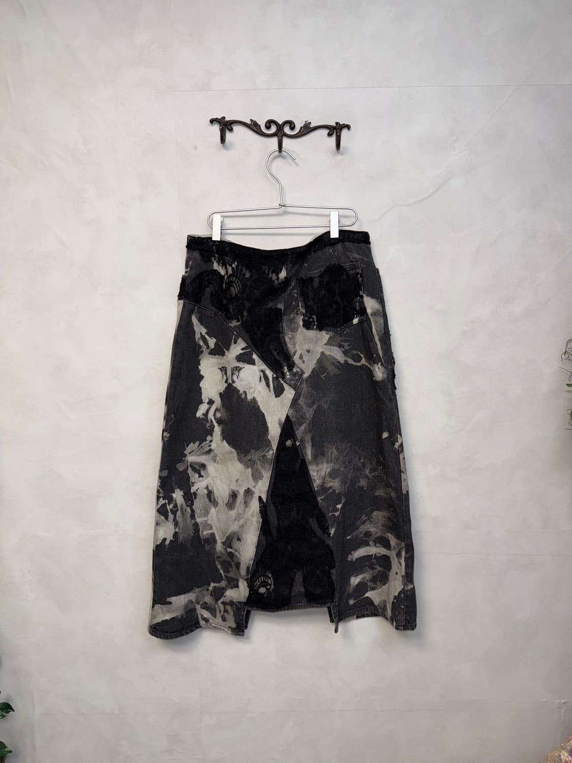 Black denim tie dye floral lace maxi sk 상품이미지4