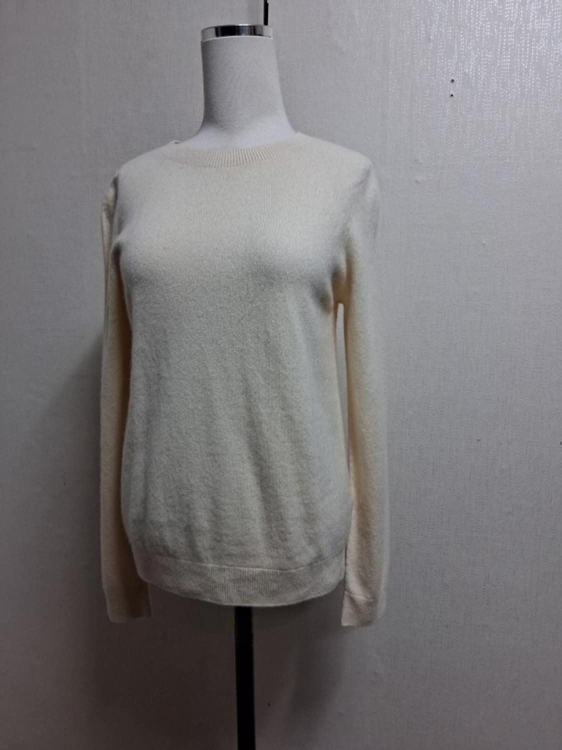 일본빈티지 유니클로 100%퓨어캐시미어 니트 아이보리캐시미어 5566
원 상품이미지1