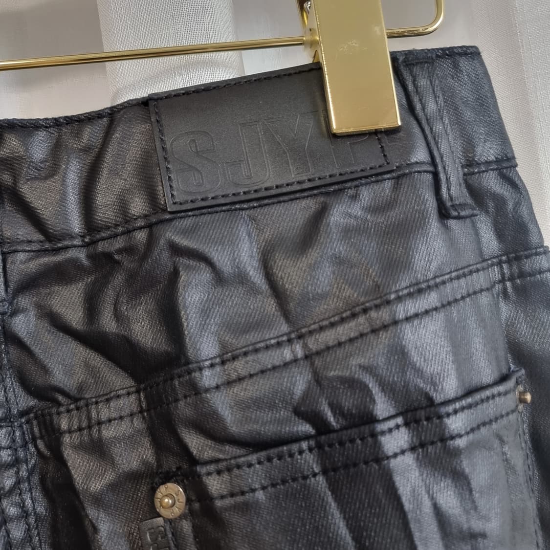 SJYP 코팅데님 배색 데미지 사이드버튼 롱스커트 (25인치/표기S) 상품이미지6