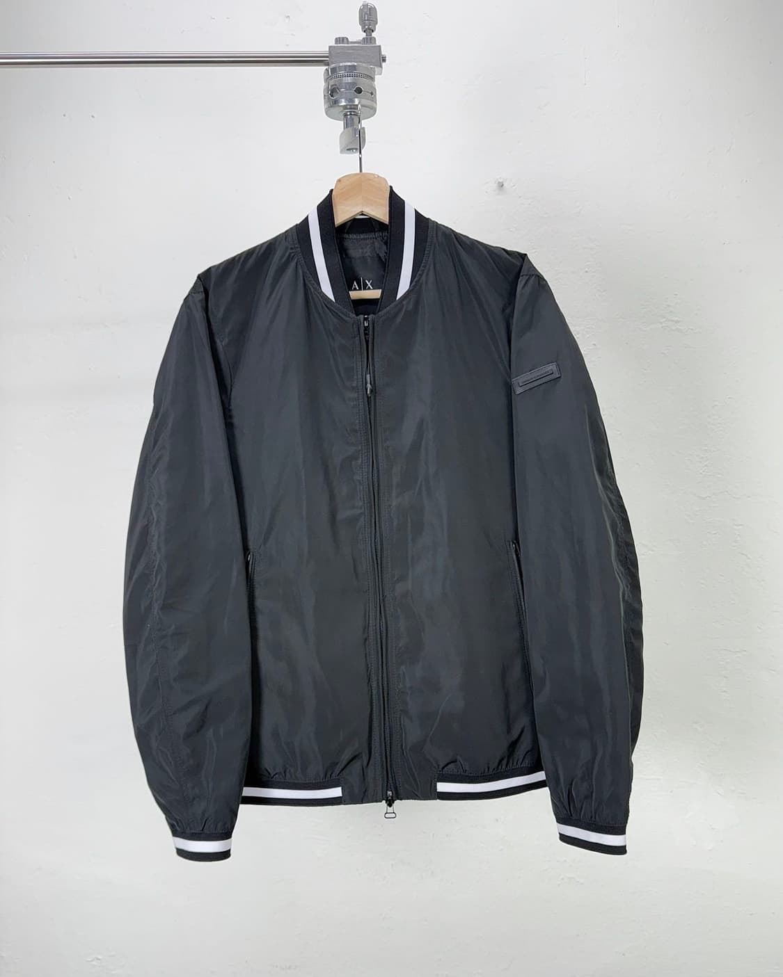 아르마니 익스체인지 솔리드 언패디드 나일론 봄버 자켓 상품이미지1