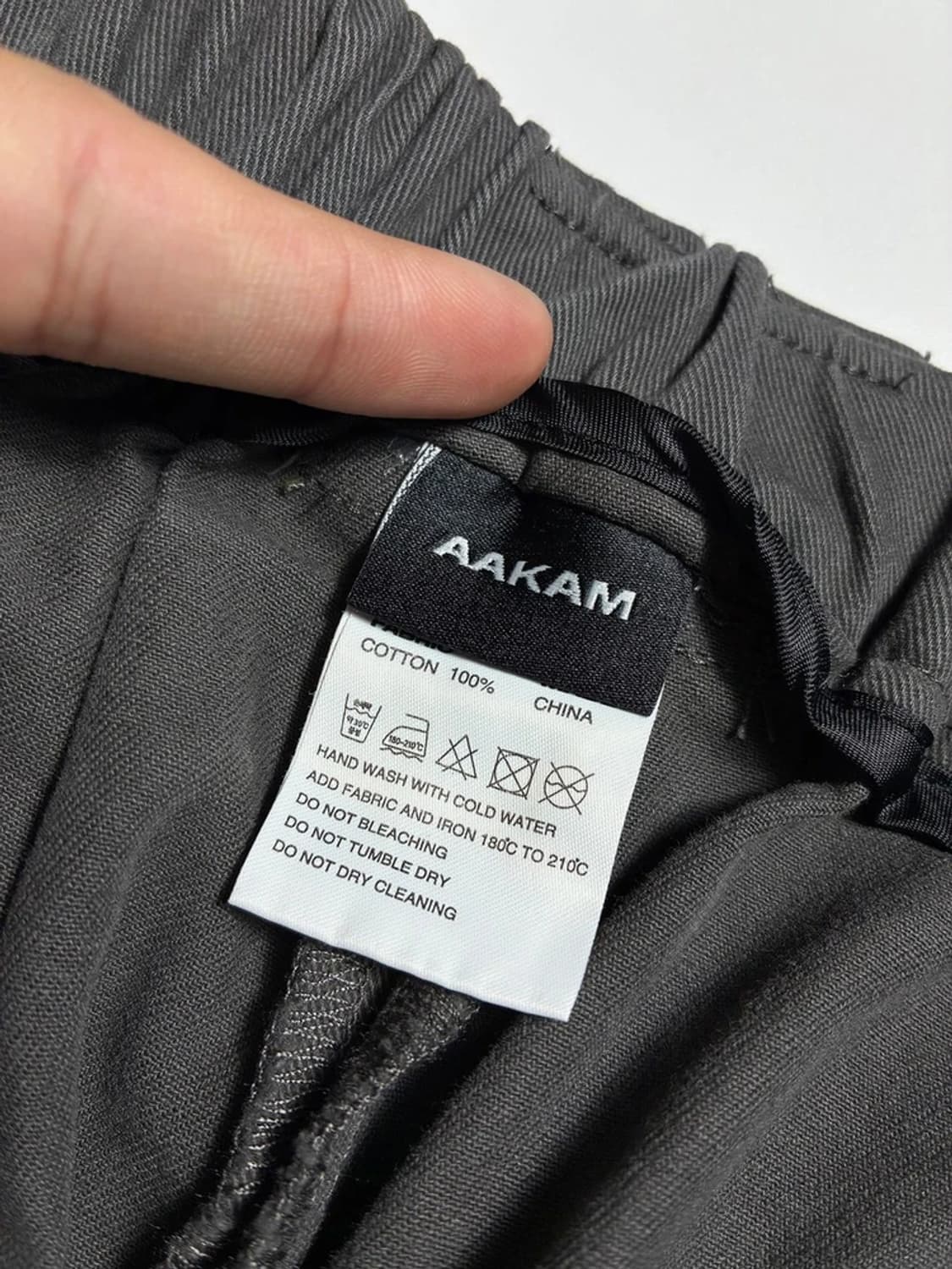 아캄 AAKAM 니 핀턱 컨트래스트 카고 팬츠 R2028 상품이미지8