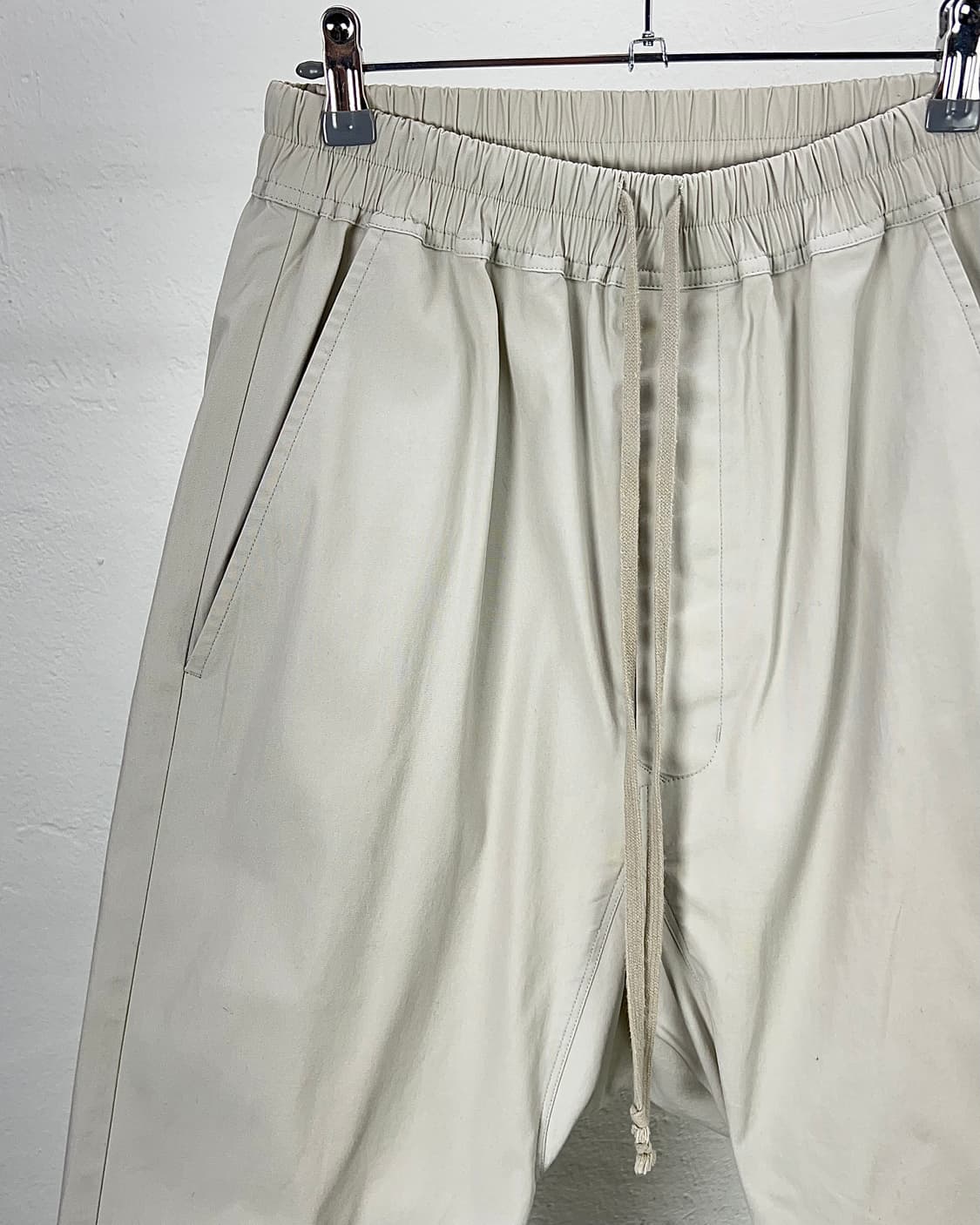 릭오웬스 21ss 베이지 코튼 드로스트링 크롭 카고 팬츠 상품이미지2