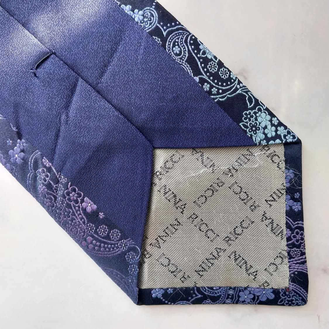 니나리치 실크 네이비 플라워 패턴 넥타이 9cm A등급 K1125
 상품이미지9