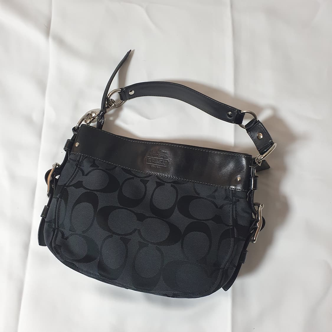 코치 버클 숄더백 상품이미지1