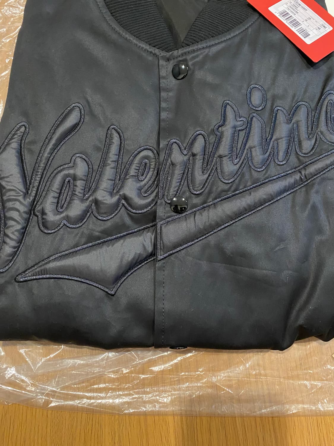 [M] 발렌티노 남성 로고 자수 패치 코튼 봄버 자켓 2V3CIM1690 상품이미지3