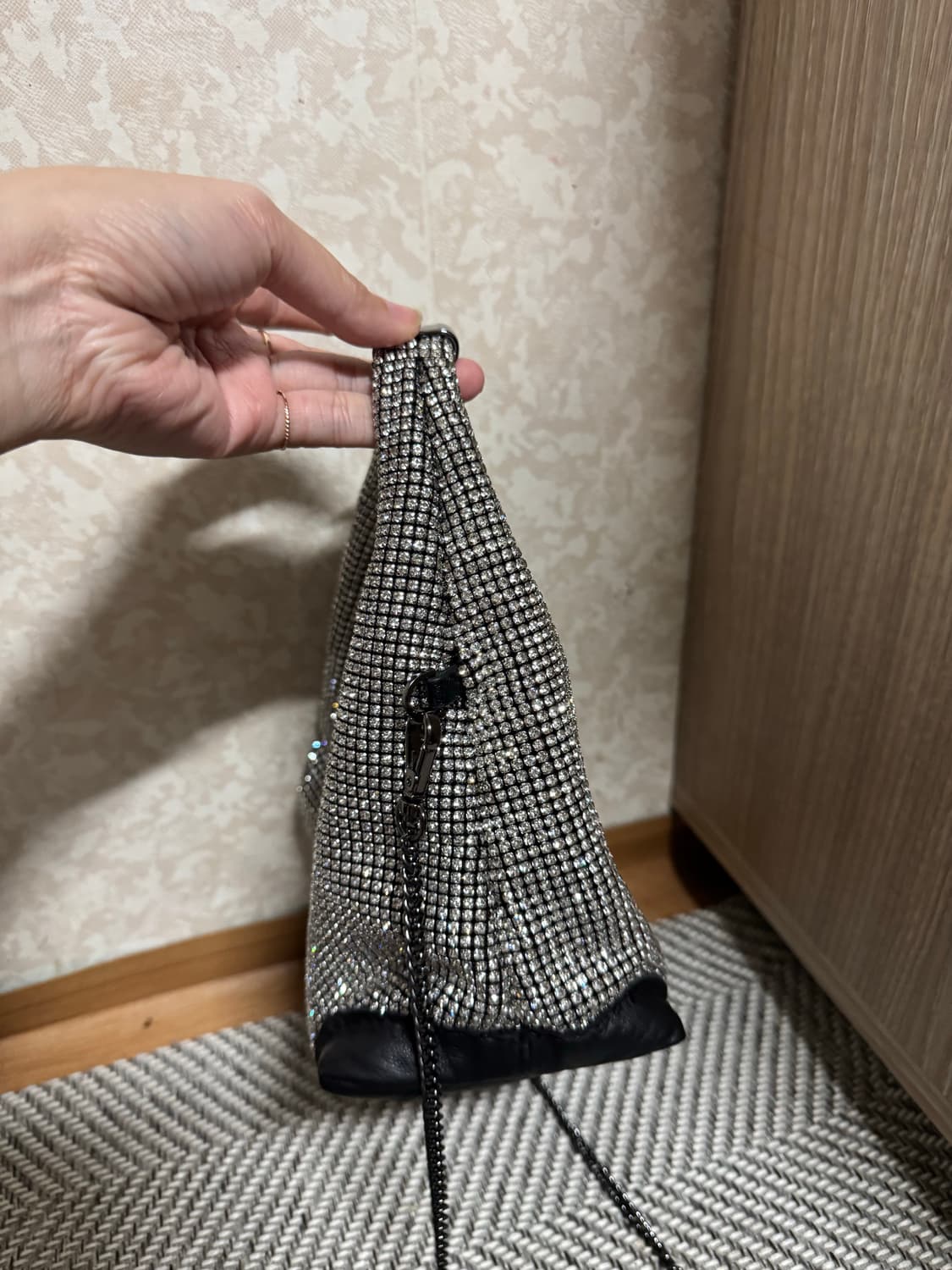 디케이앤와이 DKNY 멜 클리어 큐빅 미니 토트 숄더백 상품이미지2