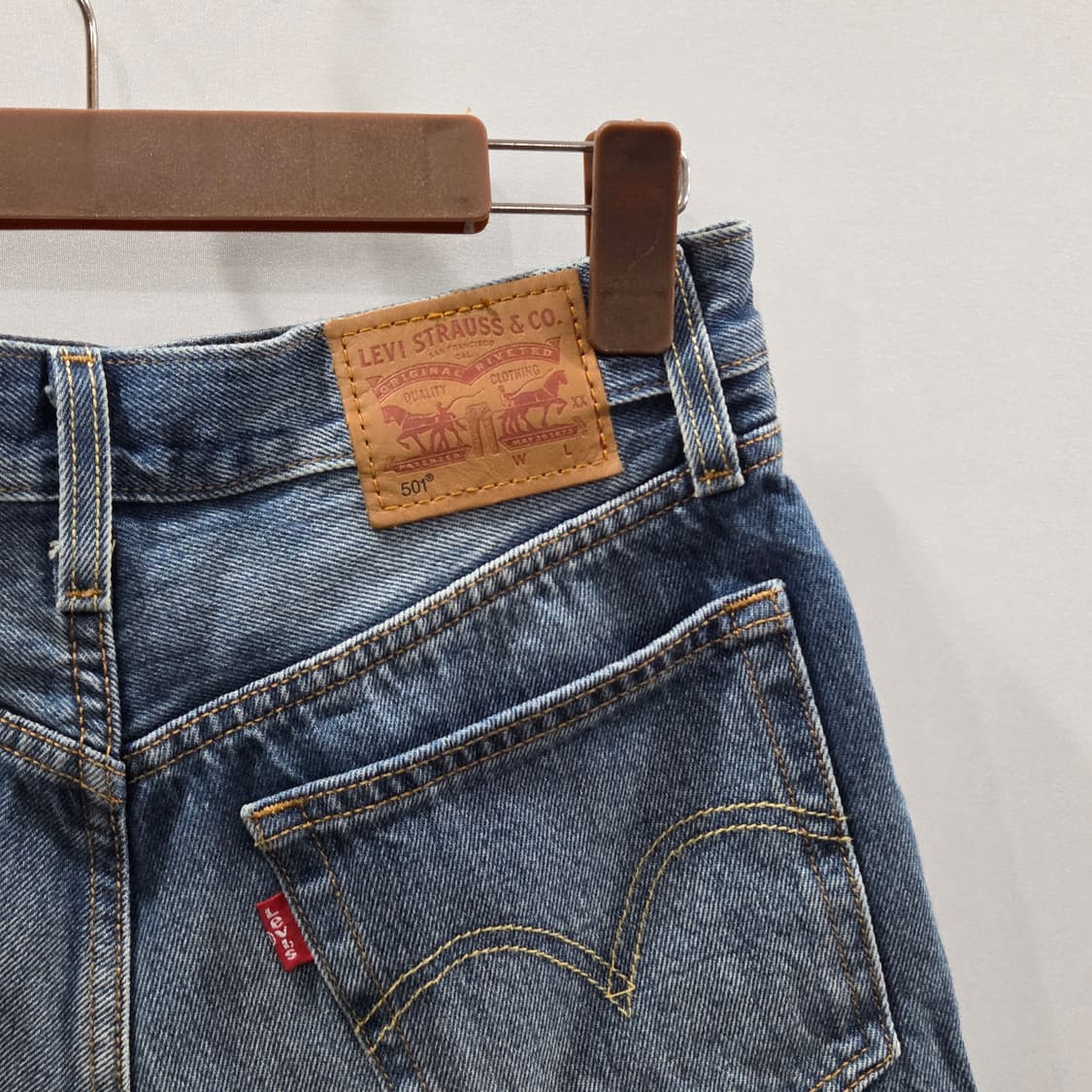 리바이스 501 우먼 핫팬츠 25 상품이미지3