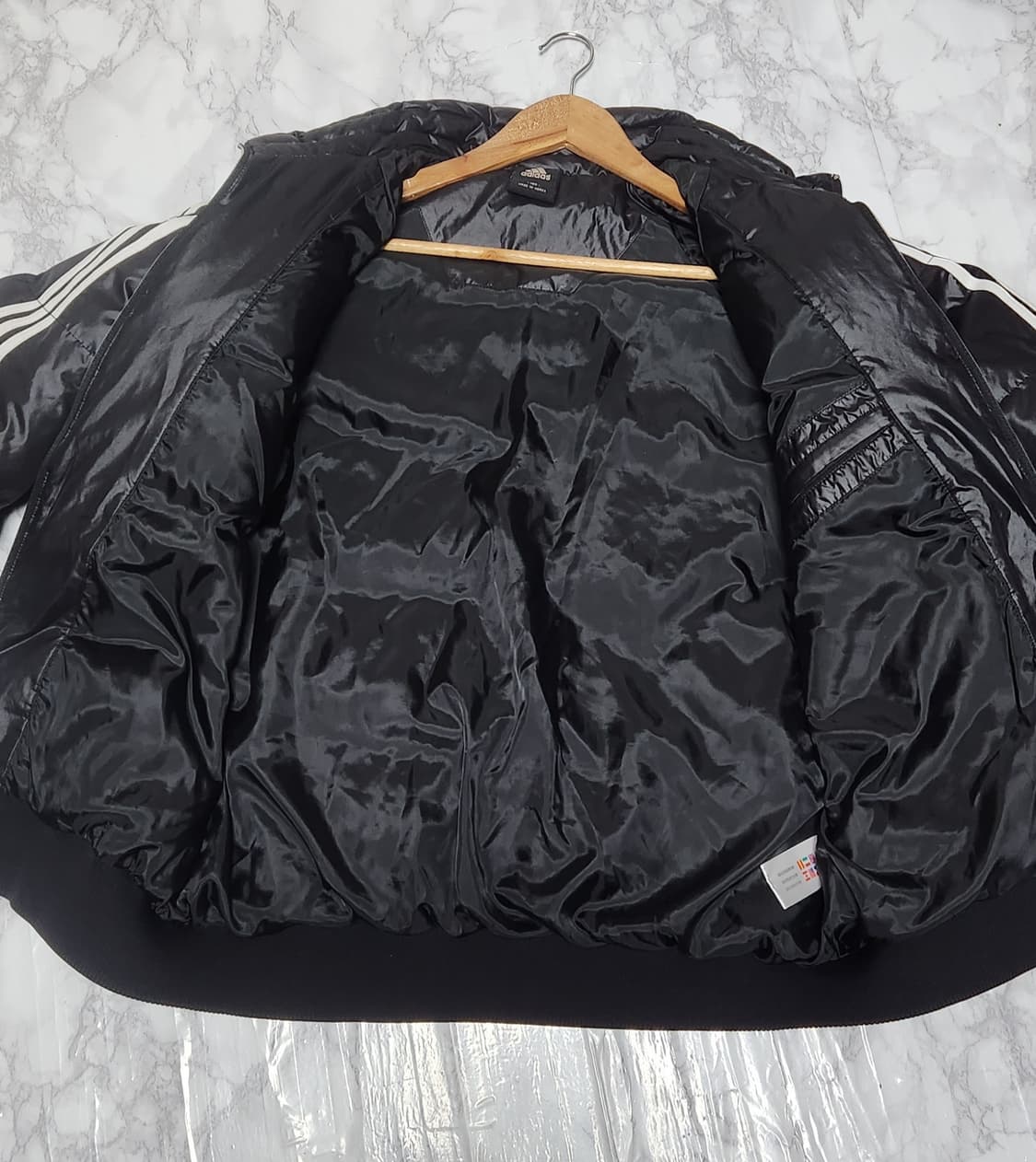 105 아디다스 삼선 블랙 유광 푸퍼 숏 패딩 자켓 상품이미지6