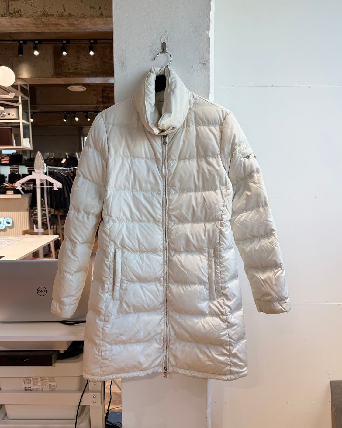 프라다 화이트 폭스 나일론 패딩 점퍼  상품이미지2