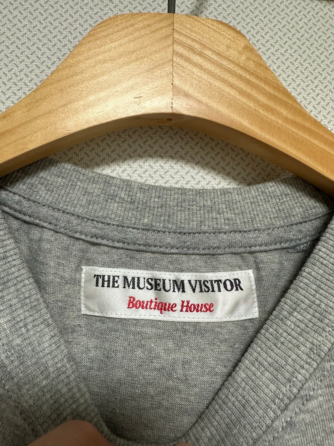 더뮤지엄비지터 실버 큐빅 스터드 로고 티셔츠 상품이미지5