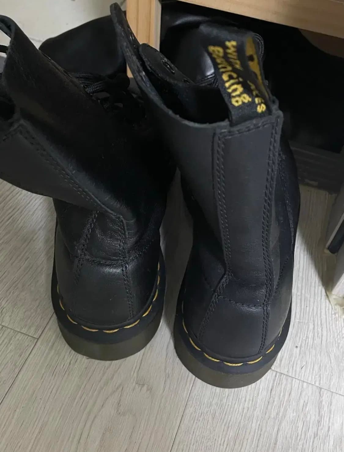 닥터마틴 1490 10홀 블랙 버지니아 240 상품이미지2