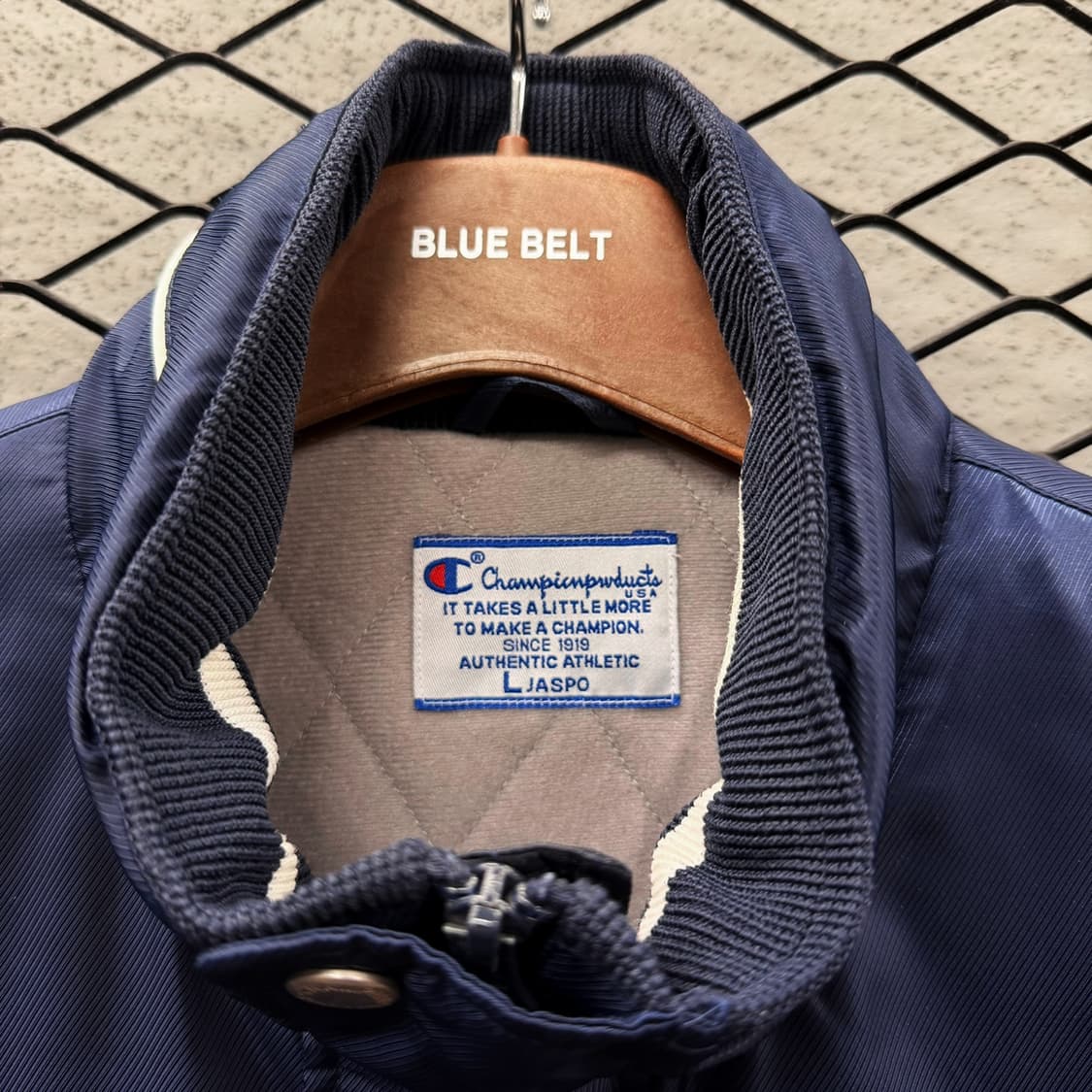 챔피온 윈드자켓 배색 파이핑 레터링 로고 퀼팅 기모안감 디테일 딥네이비 상품이미지8