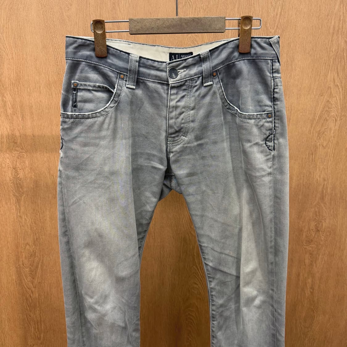 아르마니 진스 데님 팬츠 골드 로고 패치 백 워치 포켓 디테일 그레이 상품이미지4