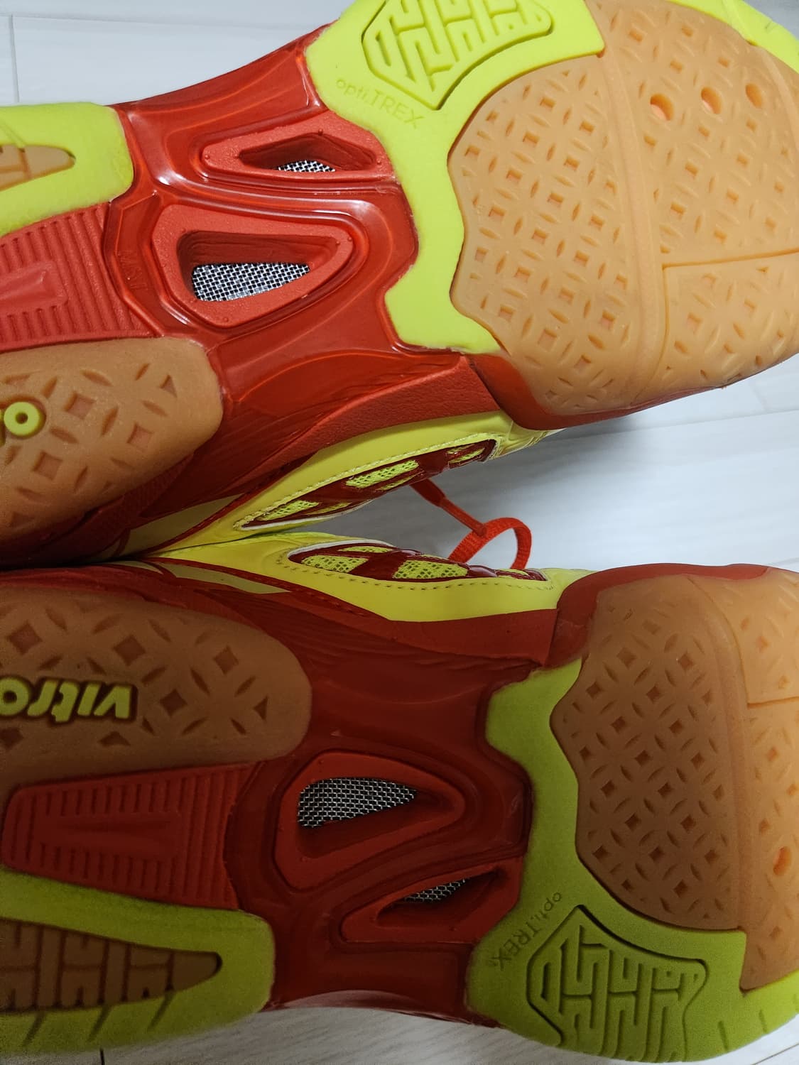 비트로  랠리  베드민턴화 사이즈245

미세 사용감(발등 접히는 부분  상품이미지8