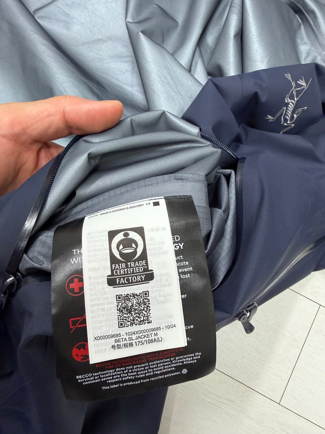 아크테릭스 베타 SL  L 사이즈 블랙사파이어 색상  상태 9.6/10  상품이미지7