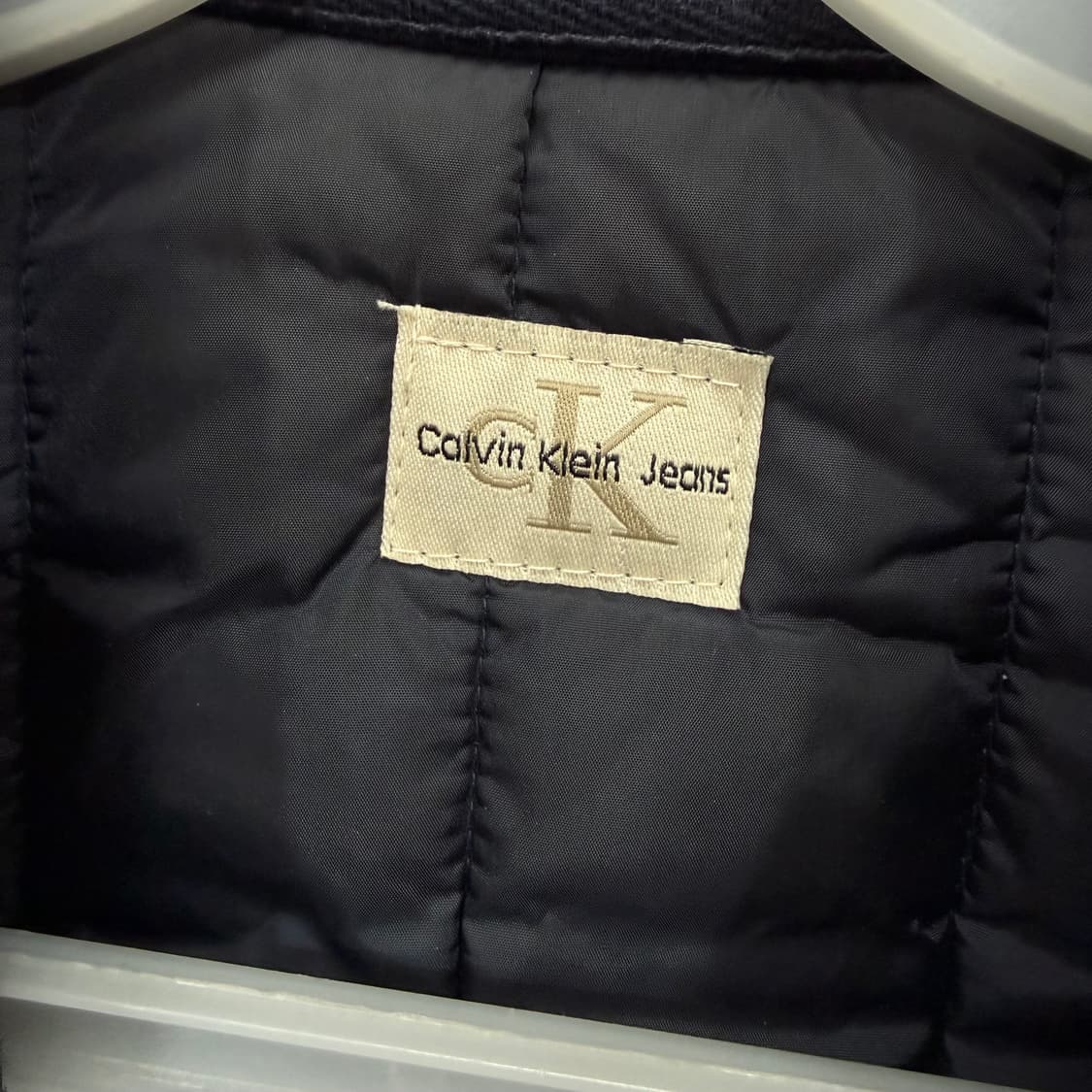 ck 켈빈클라인 네이비 퀼팅 크롭 자켓  상품이미지3