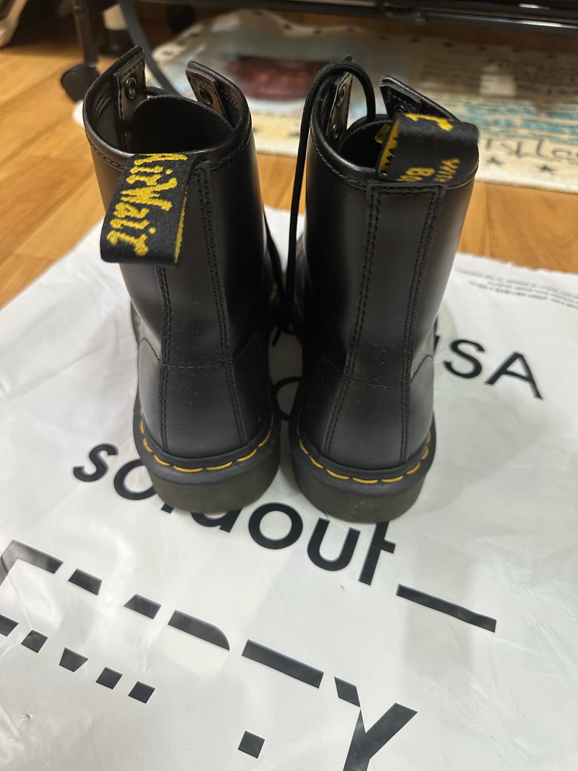 【245-250】닥터마틴 1460 8홀 워커 상품이미지3