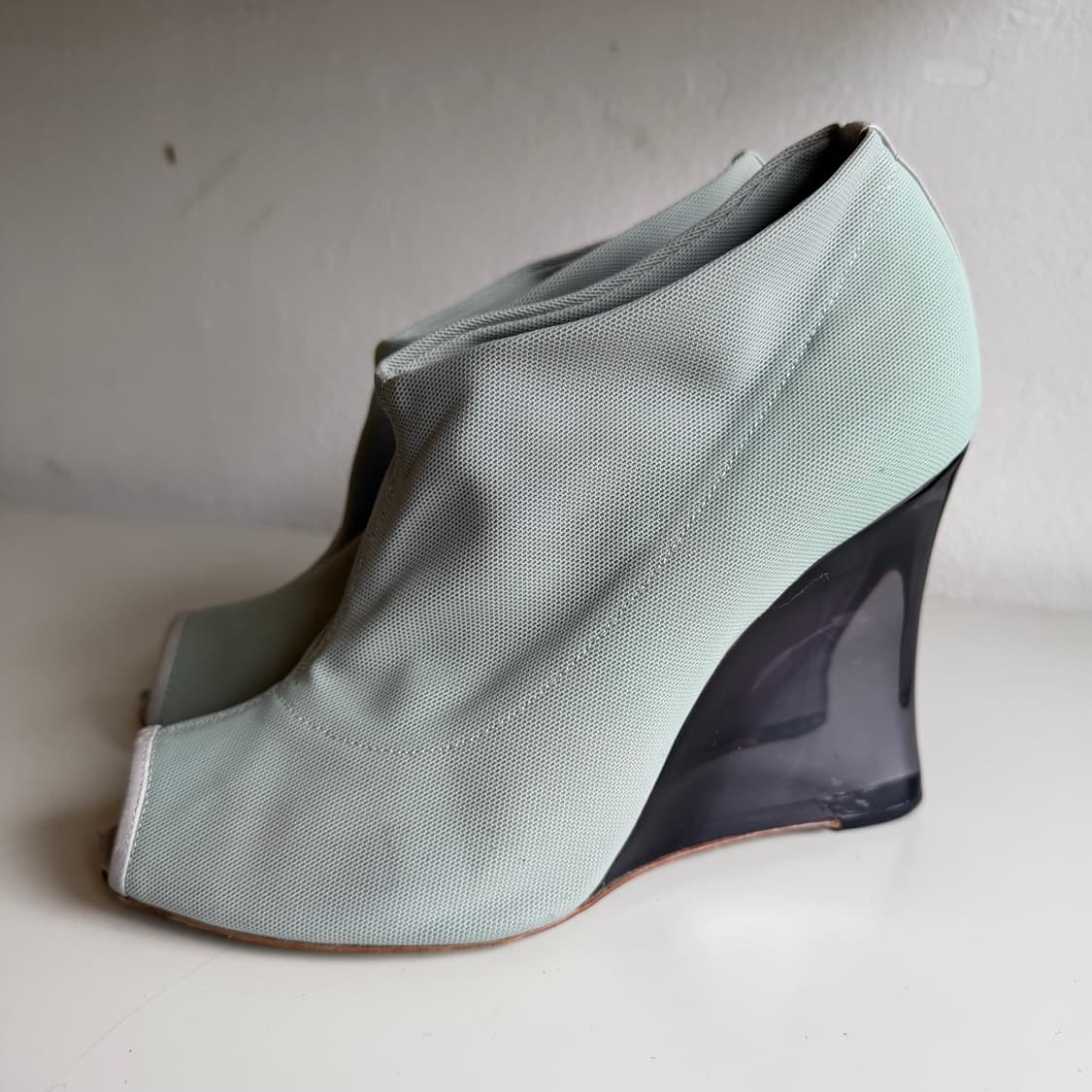 조르지오 알마니 오픈토 매쉬 플라스틱 웨지힐 상품이미지2